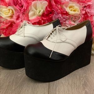 Deandri- Black and White Oxford platforms